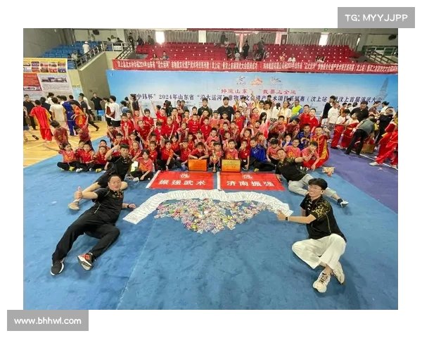 传统武术集体项目成为泰州赛事最大亮点 吸引众多目光与关注 传统武术集体项目成为泰州赛事最大亮点 吸引众多目光与关注